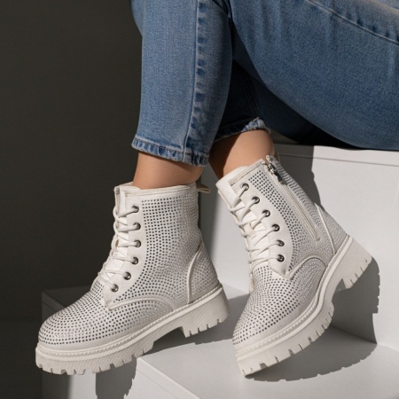 Bocanci dama, Bocanci dama cu fermoar si strasuri aplicate alb suede MOD12239, modlet.ro