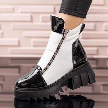 Ghete dama cu talpa groasa alb cu negru din Piele naturala MOD09638
