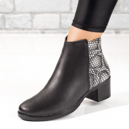 Ghete dama cu toc negre cu model alb din Piele naturala MOD10362