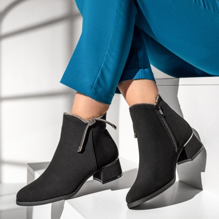 Ghete Dama, Ghete dama cu toc si strasuri negru suede MOD12819, modlet.ro