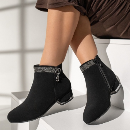 REDUCERI INCALTAMINTE, Ghete dama negre suede cu strasuri aplicate MOD10585, modlet.ro