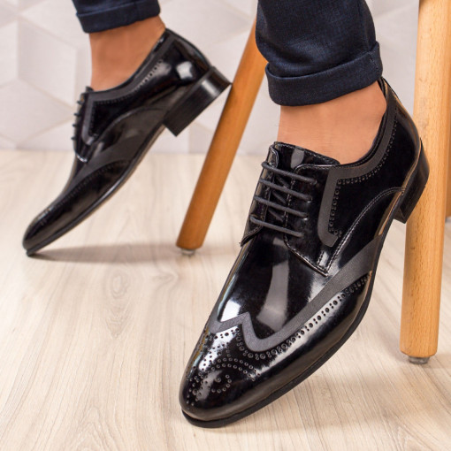 Pantofi barbati negri din piele naturala lacuita MDL01867