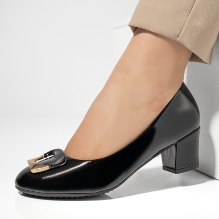 Pantofi dama, Pantofi cu toc gros si accesoriu metalic negri luciosi MOD10589, modlet.ro