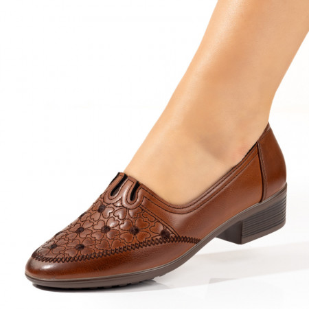 Pantofi cu toc mic dama, Pantofi dama maro cu toc mic si model floral ZEF10323 - zeforia.ro