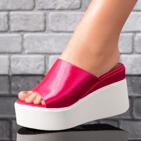Papuci si slapi dama, Papuci dama cu platforma roz din satin MOD09392, modlet.ro