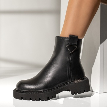 Ghete Dama, Ghete dama cu fermoar si accesoriu metalic negre din Piele naturala MOD14030, modlet.ro