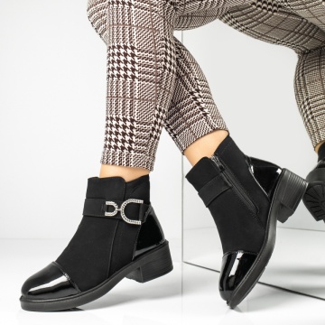 Ghete imblanite, Ghete dama cu fermoar si varf lucios negru suede MOD14180, modlet.ro