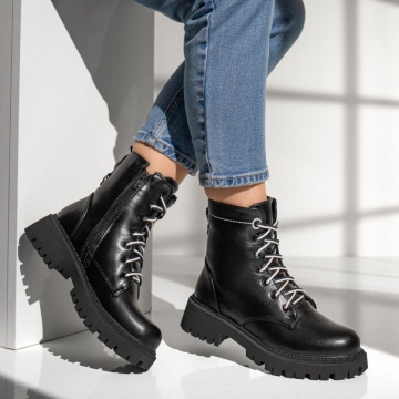 Ghete dama cu talpa groasa si accesorii la spate negre cu alb MOD07147, 4, modlet.ro