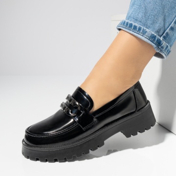 Balerini si Mocasini Dama, Mocasini dama cu accesoriu decorativ si talpa groasa negru lucios MOD14251, modlet.ro