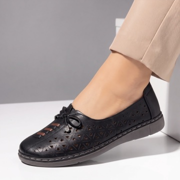 Pantofi casual dama cu perforatii si talpa joasa negri EVA100