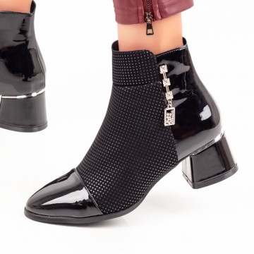 Reduceri botine dama, Botine negre cu toc gros dama si accesoriu decorativ MARA39, modlet.ro