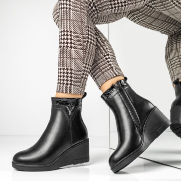 Ghete Dama, Ghete dama cu platforma si fermoar negre MOD12723, modlet.ro