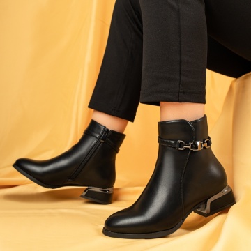 Ghete Dama, Ghete dama cu toc si accesoriu decorativ negre MOD06996, modlet.ro