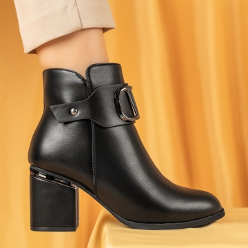 Ghete Dama, Ghete dama cu toc si aplicatii metalice negre MOD12867, modlet.ro