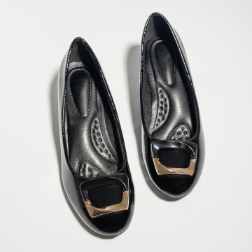 Pantofi cu toc gros si accesoriu metalic negri luciosi MOD10589, 4, modlet.ro