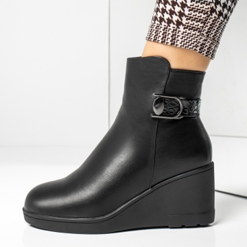 Ghete cu platforma, Ghete dama cu platforma si fermoar negre MOD14143, modlet.ro