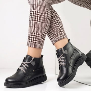Ghete dama cu talpa joasa negre din Piele naturala BIA32
