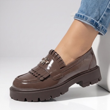 Pantofi casual dama cu accesoriu decorativ, fara siret maro luciosi ANA80, 2, modlet.ro
