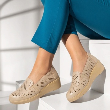 Pantofi casual cu platforma, Pantofi casual dama cu platforma si perforatii bej MOD11212, modlet.ro