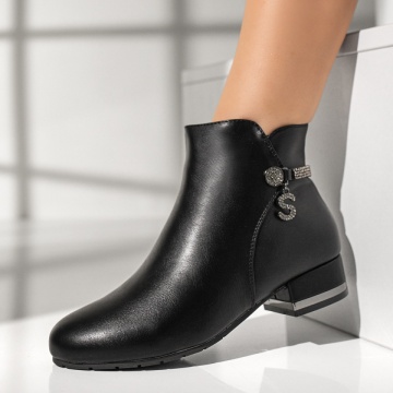 Botine dama, Botine dama scurte cu strasuri aplicate si fermoar negre MOD12359, modlet.ro