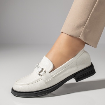 Mocasini dama albi cu accesoriu metalic MOD10048, 1, modlet.ro