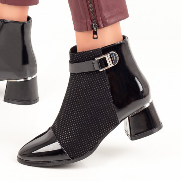 Reduceri botine dama, Botine dama cu fermoar si accesoriu metalic negre MARA40, modlet.ro