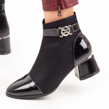 Reduceri botine dama, Botine negre cu fermoar dama si accesoriu metalic MARA38, modlet.ro
