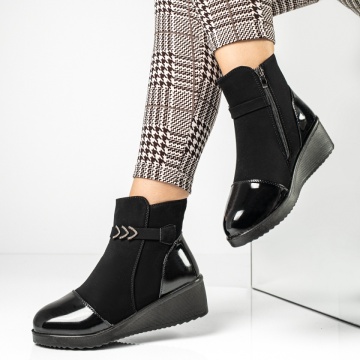 Ghete dama cu platforma si accesoriu decorativ negru suede GINA27