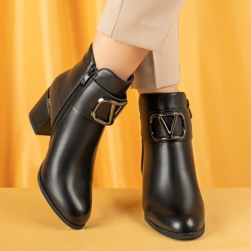 Ghete Dama, Ghete dama cu toc si aplicatii metalice negre MOD12867, modlet.ro