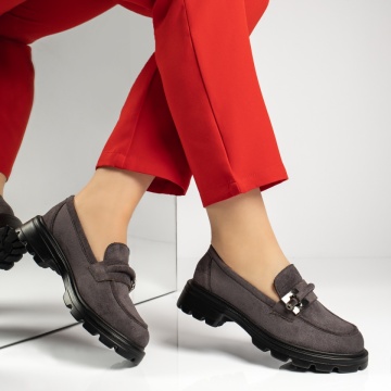 Pantofi casual dama cu accesoriu decorativ gri suede MOD13366, 4, modlet.ro