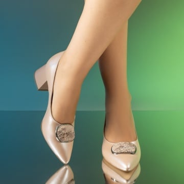 Pantofi dama cu toc gros si accesoriu metalic bej sidefat din Piele naturala MOD13956, 1, modlet.ro