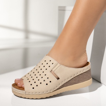 Papuci casual dama cu platforma si perforatii bej LIA25
