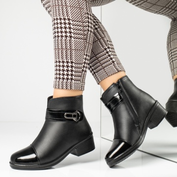 Ghete imblanite, Ghete dama cu fermoar si varf lucios negre MOD14183, modlet.ro