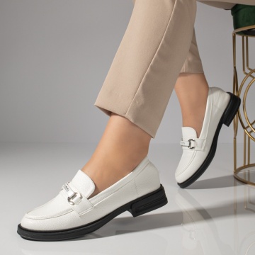 Mocasini dama albi cu accesoriu metalic MOD10048, 3, modlet.ro