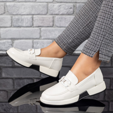Mocasini dama albi cu accesoriu metalic MOD10050, 3, modlet.ro