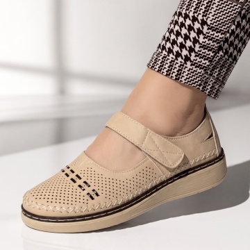 Pantofi casual dama cu perforatii si inchidere cu scai bej EVA96