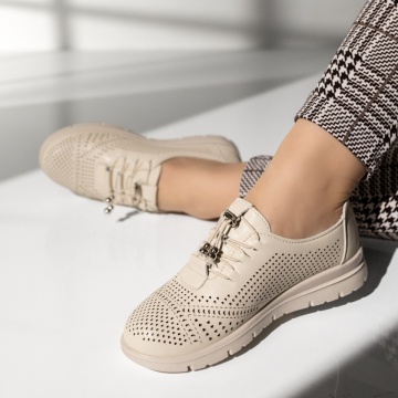 Pantofi casual cu platforma,  Pantofi casual dama cu siret elastic si perforatii bej MOD14243, modlet.ro