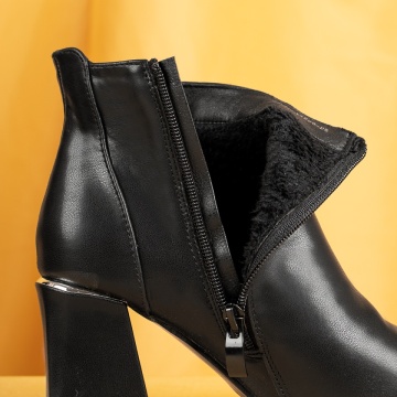 Botine dama cu toc gros si accesoriu decorativ negre MOD07134, 4, modlet.ro