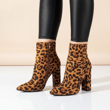 REDUCERI INCALTAMINTE, Botine dama cu toc maro cu print MOD10816, modlet.ro