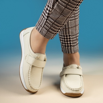 Reduceri pantofi casual dama, Pantofi casual cu talpa joasa si inchidere cu scai bej GINA9, modlet.ro