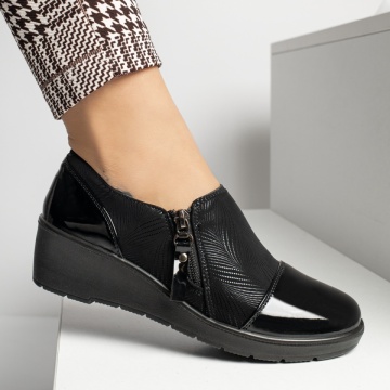 Pantofi casual cu platforma, Pantofi casual dama cu fermoar si varf lucios negri MOD14219, modlet.ro