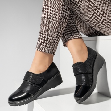 Pantofi casual cu platforma, Pantofi casual dama cu platforma si inchidere cu scai negri MOD14223, modlet.ro