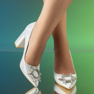 Pantofi dama cu toc gros si accesoriu metalic argintii cu reflexii MOD10984, 2, modlet.ro