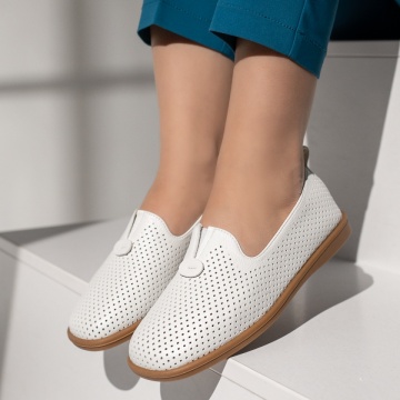 Balerini si Mocasini Dama, Balerini dama cu perforatii albi IRIS43, modlet.ro