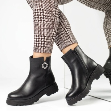 Reduceri ghete dama, Cizme dama cu accesoriu metalic si fermoar negre din Piele naturala MOD06857, modlet.ro