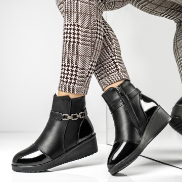 Ghete cu platforma, Ghete dama cu platforma si varf lucios negre MOD14165, modlet.ro