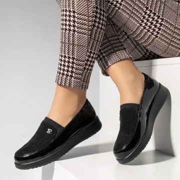 Pantofi casual dama cu platforma si aspect lucios negru suede MARA24
