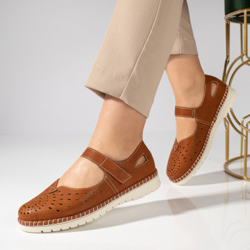 Pantofi casual dama cu talpa joasa si perforatii maro ANA57