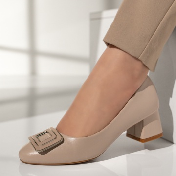 Pantofi dama cu toc si accesoriu decorativ bej MOD12981, 1, modlet.ro