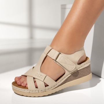 Sandale cu platforma, Sandale dama cu platforma si inchidere cu scai bej deschis MOD14324, modlet.ro
